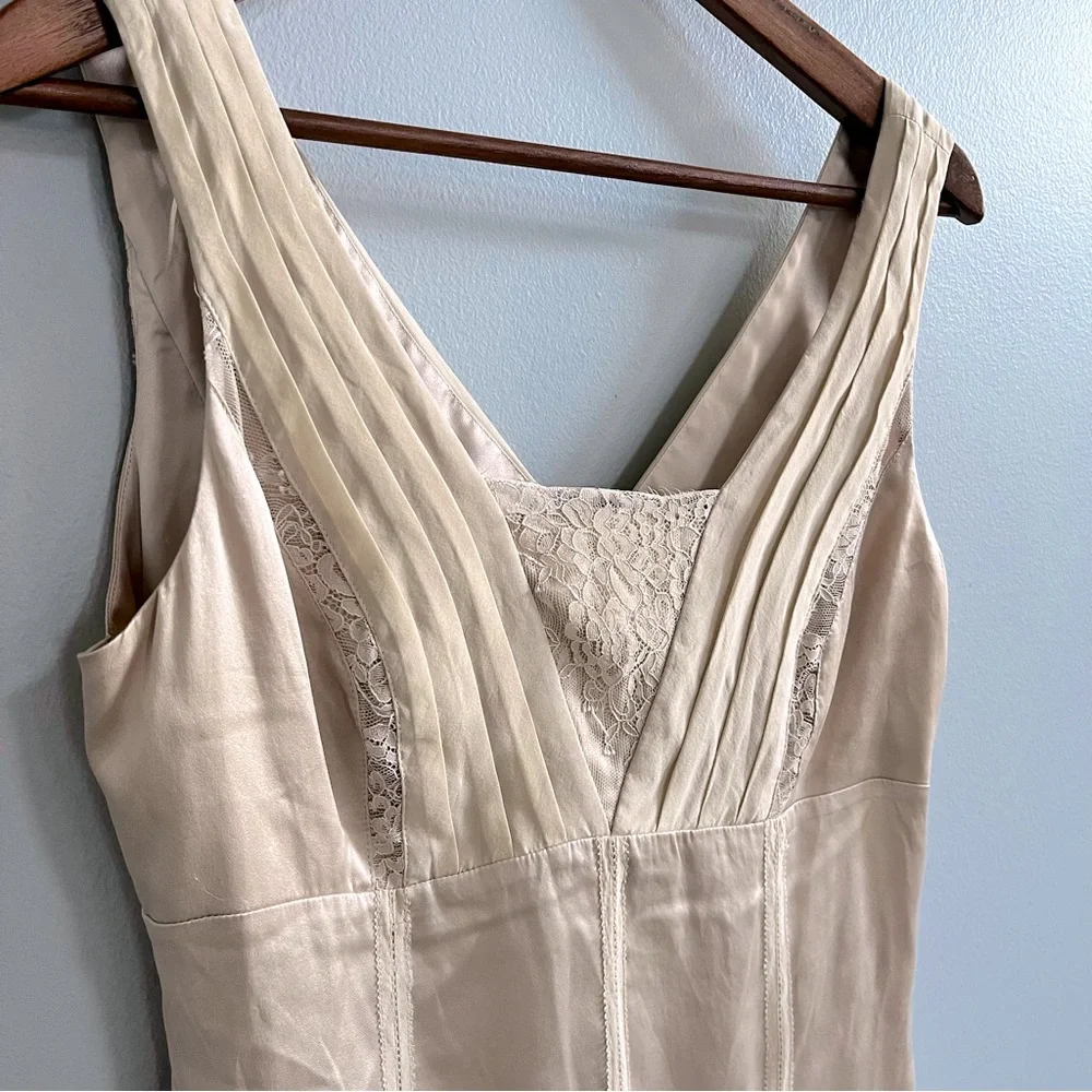 White House Black Market Silk Stretch Timeless V-Neck Tank Size 6 - Picture 3 of 10